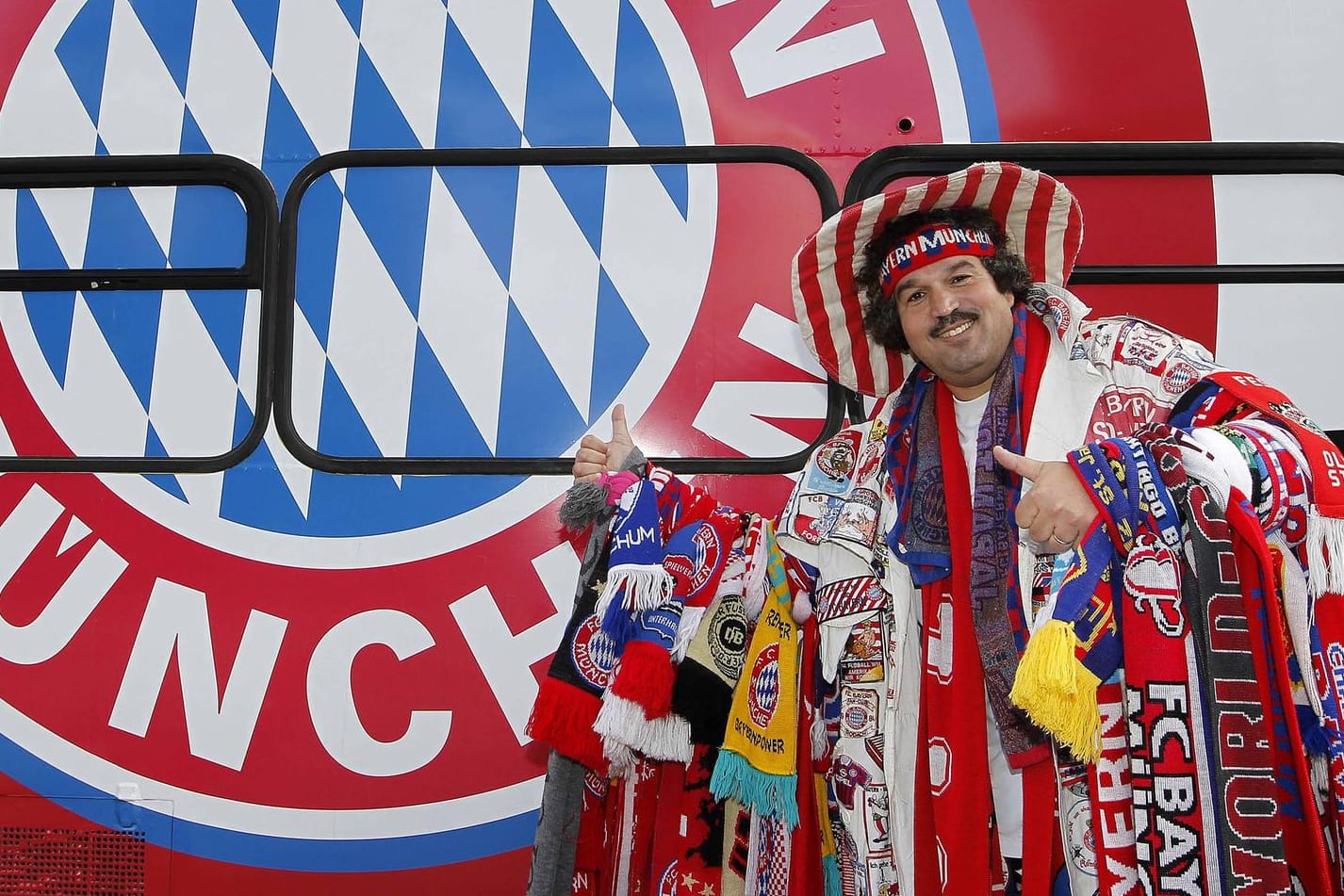 Bayern-Fan Michael Zeman, auch bekannt als "Buschmann" ist überraschend verstorben.