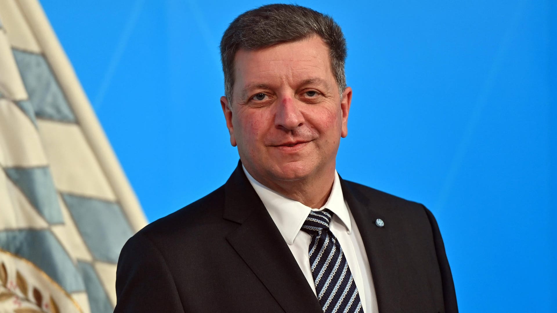Bayerns Bau- und Verkehrsminister Christian Bernreiter (Archivbild): Der CSU-Politiker ist sich nicht sicher, ob der Bau des Konzerthauses finanziell machbar ist. Bayerns Bau- und Verkehrsminister Christian Bernreiter (Archivbild): Der CSU-Politiker ist sich nicht sicher, ob der Bau des Konzerthauses finanziell machbar ist.