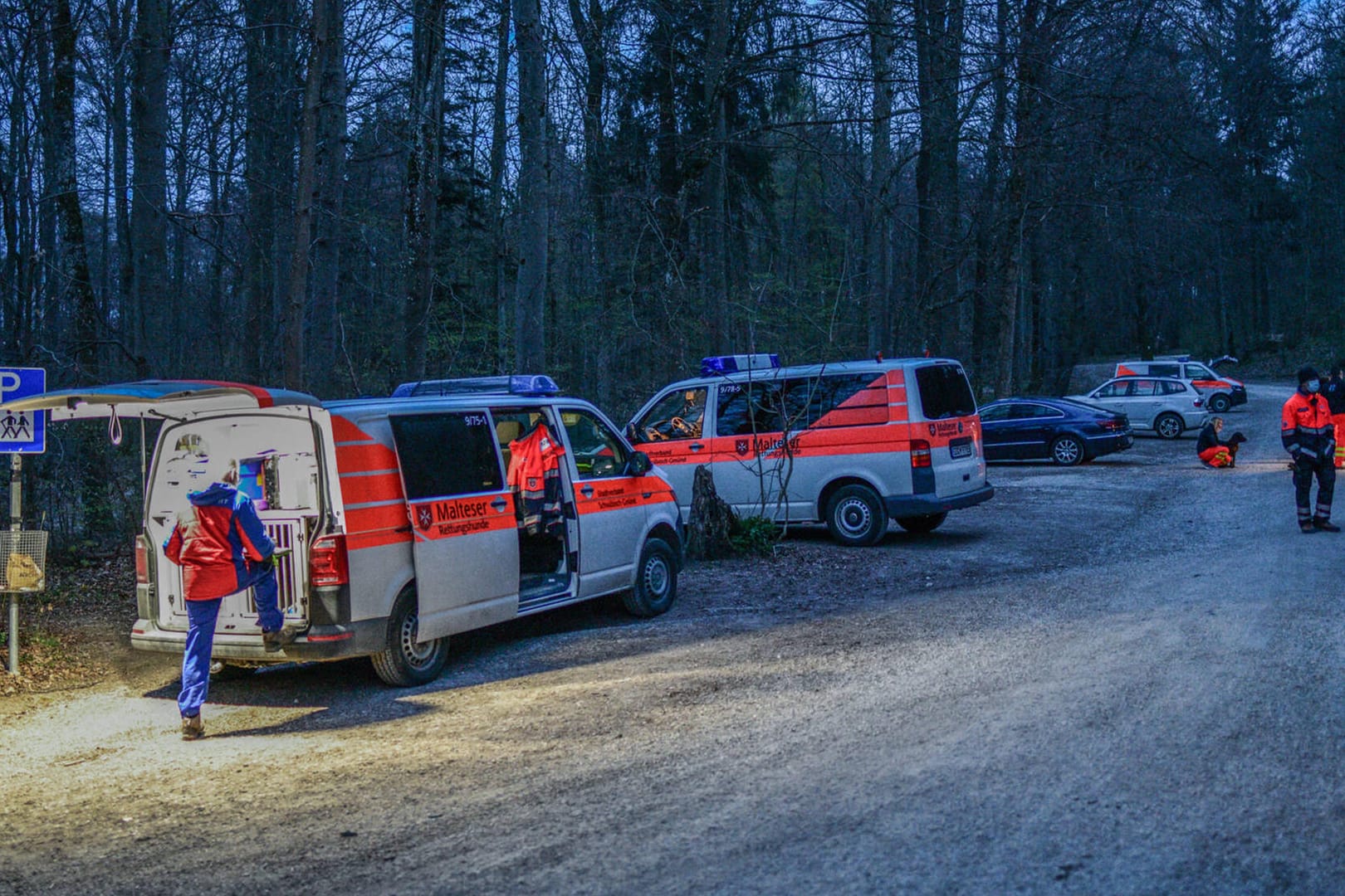 Suchaktion nach vermissten Mann in Baden-Württemberg (Archivbild): Die Polizei in Rosenheim hat am Dienstag zwei verunglückte Wanderer gefunden. Darunter ein vermisst gemeldeter Münchner.
