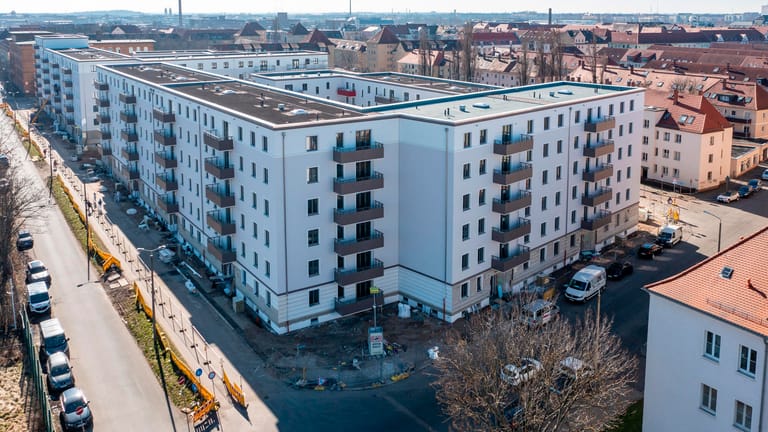 Neubauten der Leipziger Wohnungs- und Baugesellschaft (LWB): Nach zuletzt stagnierenden Zahlen hat sich der Bestand an Sozialwohnungen in Sachsen wieder etwas erholt.