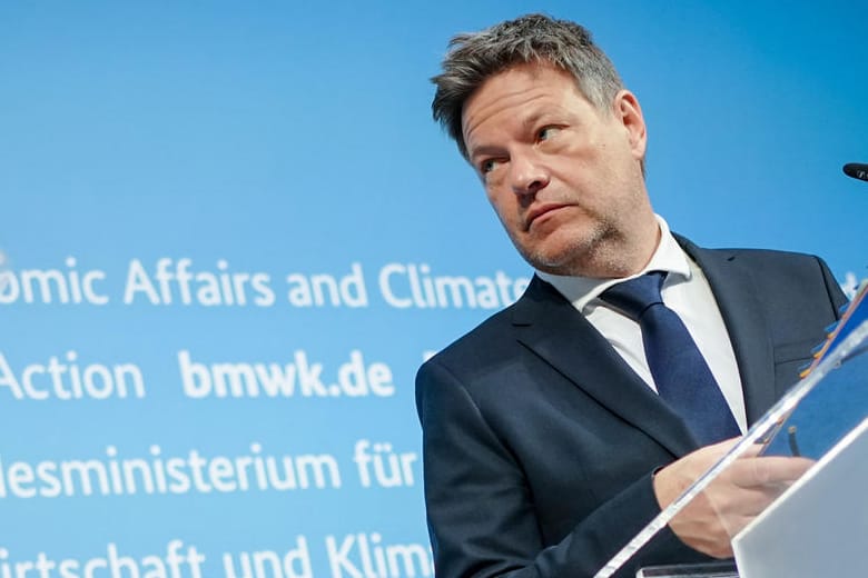 Wirtschaftsminister Robert Habeck: Er hat am Mittwoch den Gas-Notfallplan aktiviert. Wirtschaftsminister Robert Habeck: Er hat am Mittwoch den Gas-Notfallplan aktiviert.