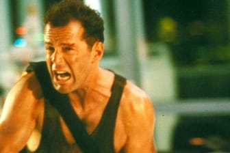 Diese Rolle macht ihn zum Star: Bruce Willis als knallharter Polizist John McCLane in "Stirb langsam" (1988).