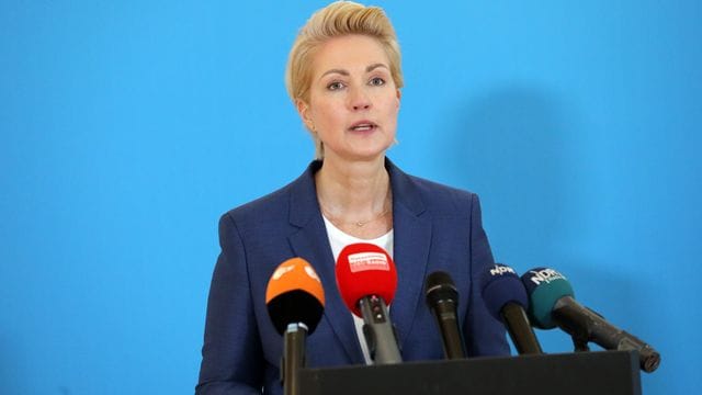 Manuela Schwesig (SPD), Ministerpräsidentin von Mecklenburg-Vorpommern, spricht auf einer Pressekonferenz.