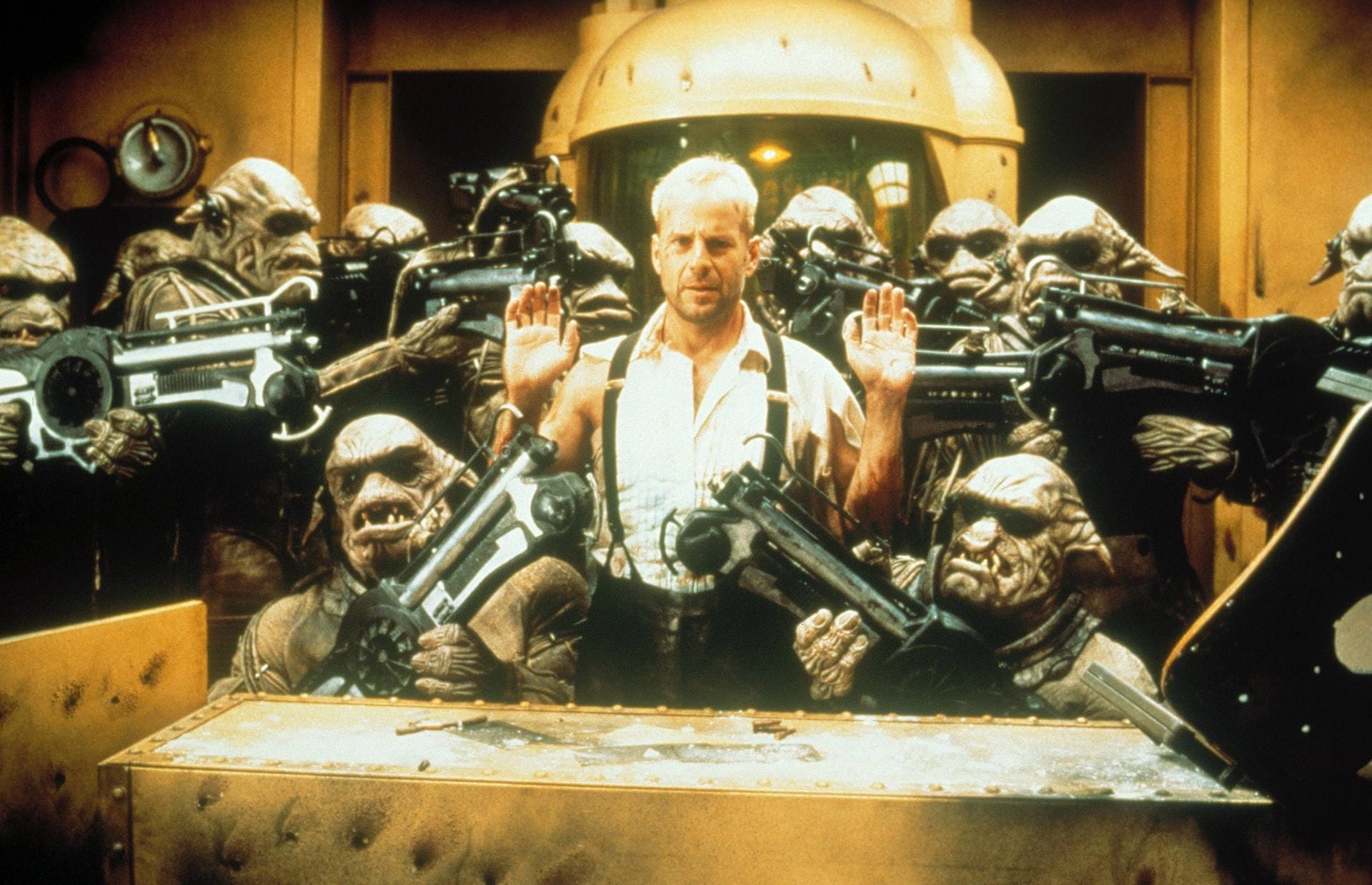 "Das fünfte Element" (1996): Im Science-Fiction-Blockbuster war er der Taxifahrer Korben Dallas, der die Welt gegen Außerirdische verteidigen musste.