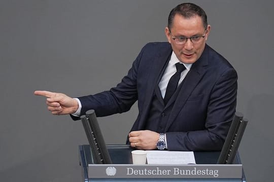 Tino Chrupalla, AfD-Bundesvorsitzender und Fraktionsvorsitzender der AfD, spricht in der Generaldebatte im Plenum im Bundestag.