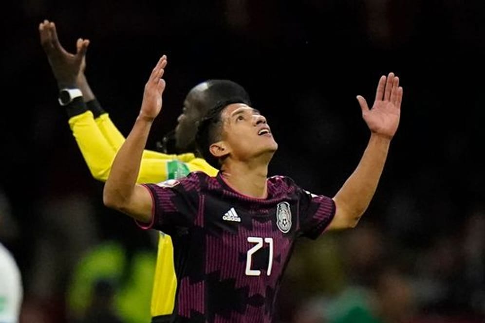Der Mexikaner Carlos Uriel Antuna jubelt nach seinem Treffer zum 1:0.