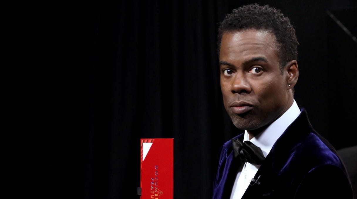 Chris Rock: Bei den Oscars wollte er einen Dokupreis anmoderieren und wurde dann auf offener Bühne von Will Smith geschlagen.