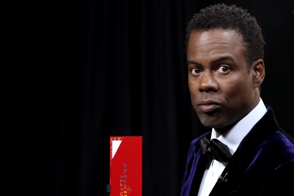 Chris Rock: Bei den Oscars wollte er einen Dokupreis anmoderieren und wurde dann auf offener Bühne von Will Smith geschlagen.