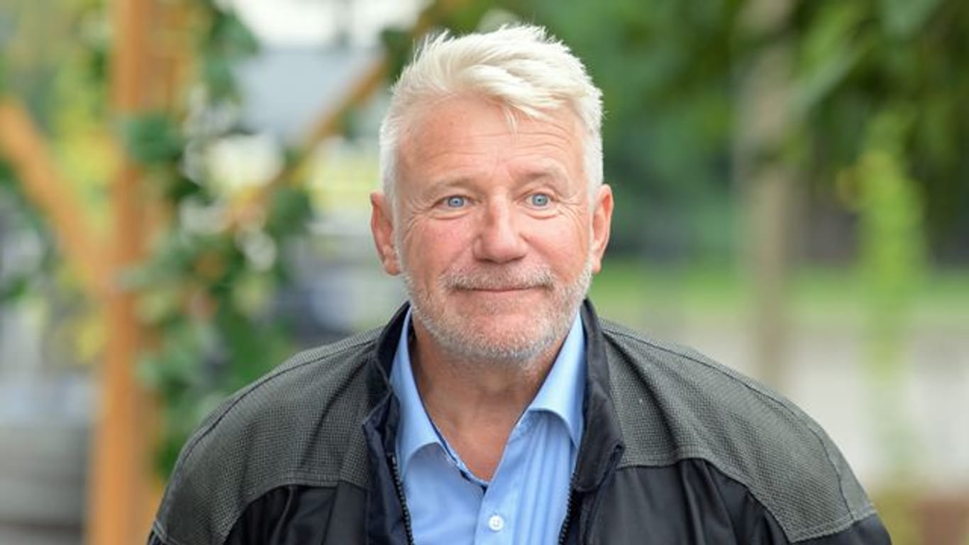 Schauspieler Jörg Schüttauf hat verraten, wo er seine Auszeichnungen stehen hat.