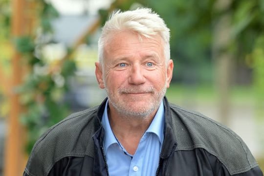 Schauspieler Jörg Schüttauf hat verraten, wo er seine Auszeichnungen stehen hat.