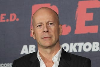Bruce Willis: Der Schauspieler und Musiker wurde mit dem Kinofilm "Stirb langsam" berühmt und hatte so 1988 seinen großen Durchbruch.