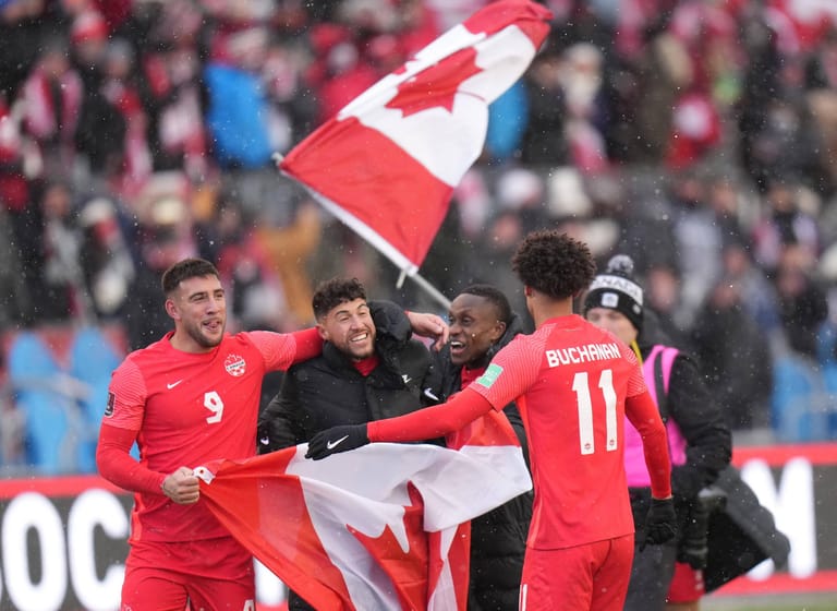 Kanada: Erstmals seit 1986 sind die Kanadier wieder bei einer WM-Endrunde dabei. Entsprechend groß war der Jubel nach dem entscheidenden Sieg gegen Jamaika. In der Qualifikation ließ man sogar die Top-Teams Mexiko und USA hinter sich. Topstar des Teams ist Bayerns Linksverteidiger Alphonso Davies.