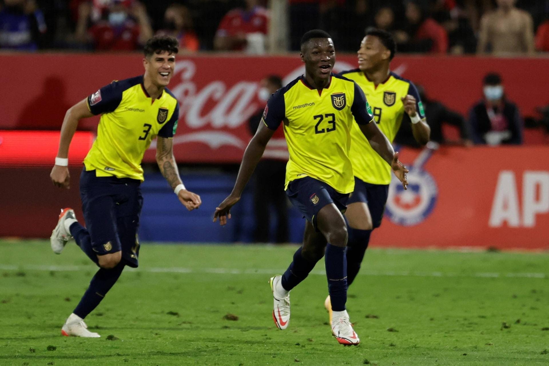 Ecuador: Das Team um Kapitän Enner Valencia machte seine erst vierte Endrunden-Teilnahme nach 2002, 2006 und 2014 perfekt. In der Südamerika-Gruppe belegte Ecuador den vierten Platz, der die direkte Qualifikation für die Endrunde bedeutete.