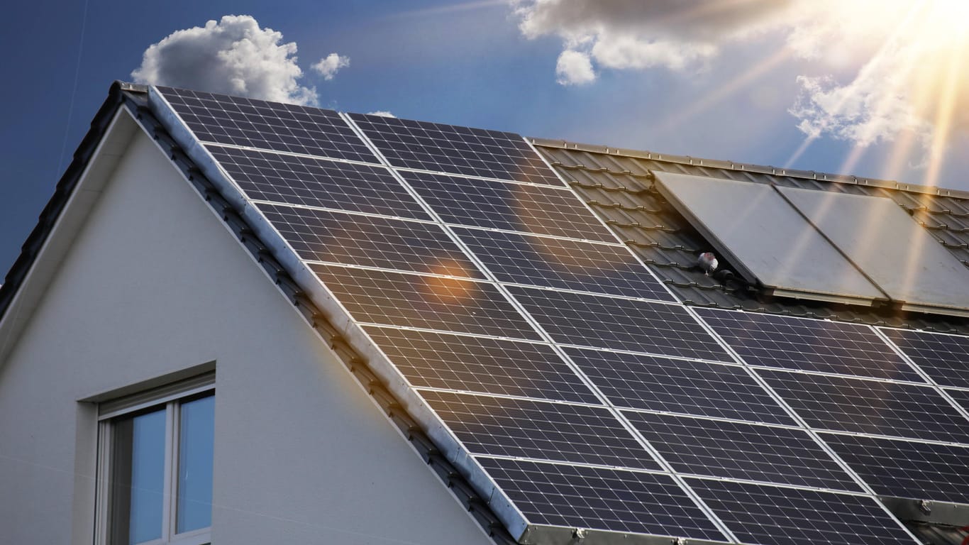 Einfamilienhaus mit PV-Anlage: Müssen bald alle Dächer Solarenergie erzeugen?