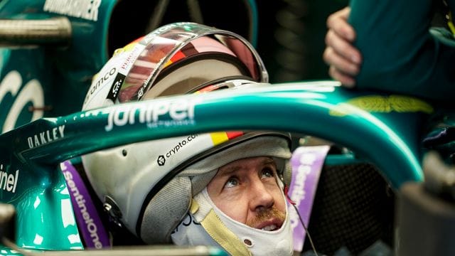 Aston-Martin-Pilot Sebastian Vettel ist nach seiner Corona-Infektion wieder fit genug um am Großen Preis von Melbourne teilzunehmen. Aston-Martin-Pilot Sebastian Vettel ist nach seiner Corona-Infektion wieder fit genug um am Großen Preis von Melbourne teilzunehmen.