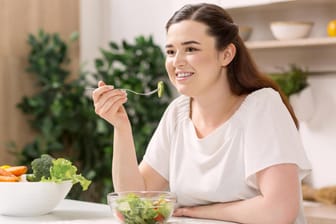 Gesund ernähren (Symbolbild): Nur essen, wenn man Hunger hat und sich ein gesundes Essensverhalten aneignen. Das ist der Grundsatz des intuitiven Essens.