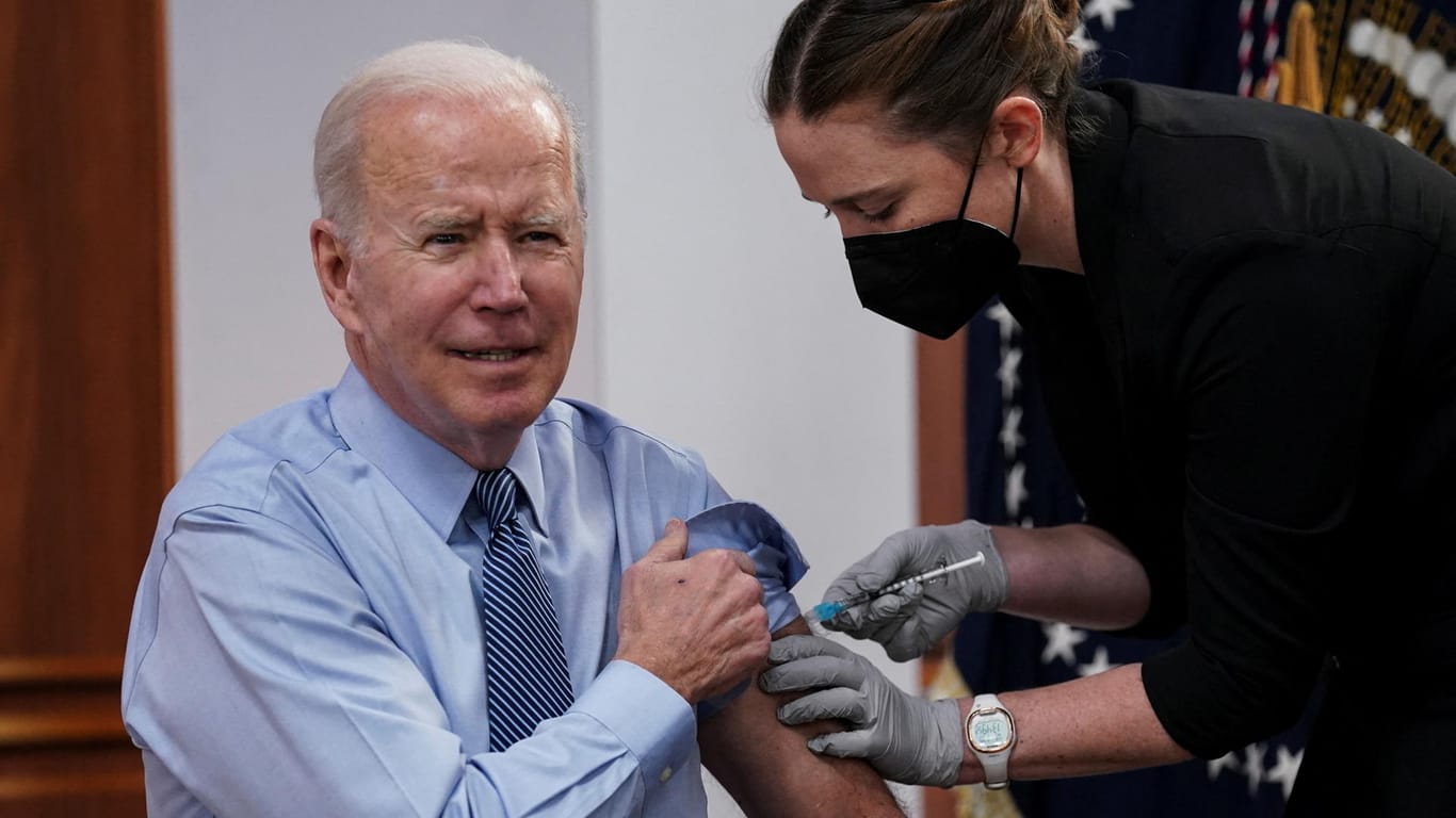 US-Präsident Joe Biden: Die vierte Impfung gegen das Coronavirus wird von der US-amerikanischen Arzneimittelbehörde für alle Menschen ab 50 Jahren empfohlen.