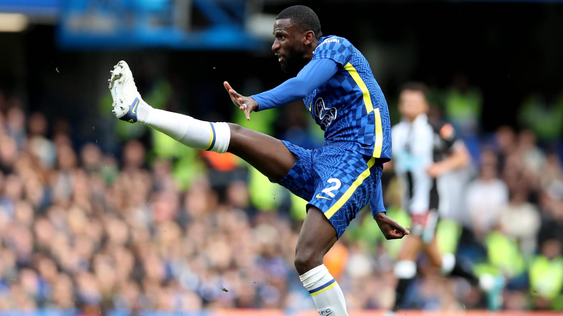 Antonio Rüdiger wechselte 2017 von der AS Rom zum FC Chelsea. Heuert der deutsche Nationalspieler zur kommenden Saison in Barcelona an?