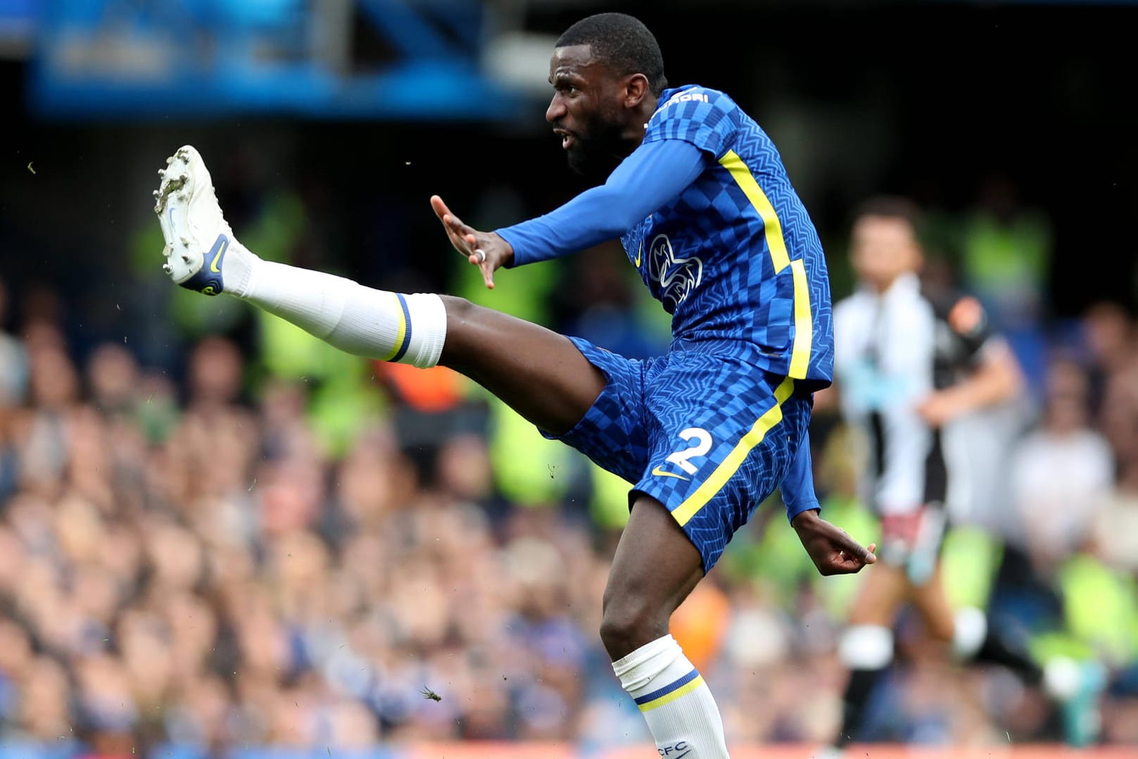 Antonio Rüdiger wechselte 2017 von der AS Rom zum FC Chelsea. Heuert der deutsche Nationalspieler zur kommenden Saison in Barcelona an?