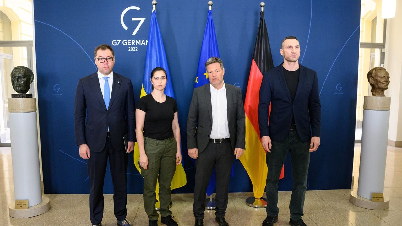 Treffen in Berlin: Wladimir Klitschko (v. Treffen in Berlin: Wladimir Klitschko (v.