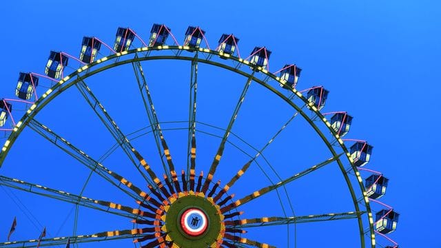 Frühlingsfest zur Blauen Stunde Frühlingsfest zur Blauen Stunde