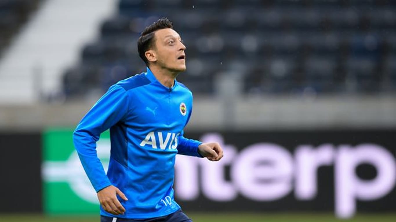 Mesut Özil hat beim türkischen Erstligisten Fenerbahce Istanbul noch zwei Jahre Vertrag.