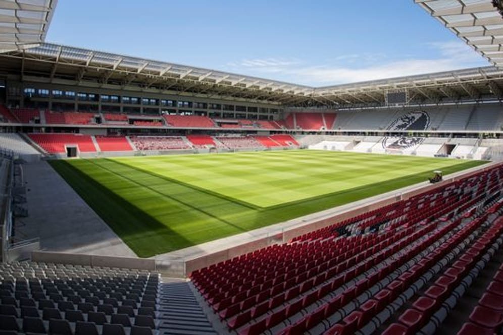 Blick in das neue Stadion des Fußball-Bundesligisten SC Freiburg.