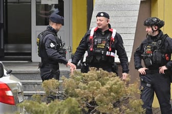 Vorfall an einer Schule in Prag: Mittlerweile soll der Schüler festgenommen worden sein.
