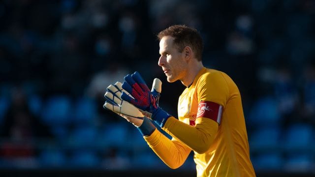 Torhüter Peter Gulacsi steht gegen Borussia Dortmund wieder im Tor der Leipziger. Torhüter Peter Gulacsi steht gegen Borussia Dortmund wieder im Tor der Leipziger.