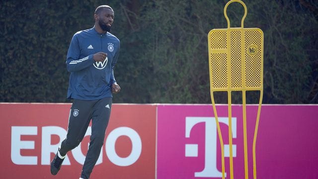 Ist noch beim FC Chelsea unter Vertrag: Nationalspieler Antonio Rüdiger beim Training des DFB-Teams.