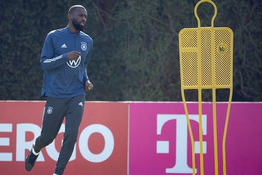 Ist noch beim FC Chelsea unter Vertrag: Nationalspieler Antonio Rüdiger beim Training des DFB-Teams.