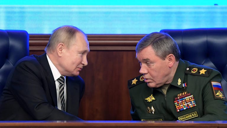Putin und Gerassimow: "Putin kann nicht jede Straße und jedes Bataillon kontrollieren, und das ist seine Aufgabe."