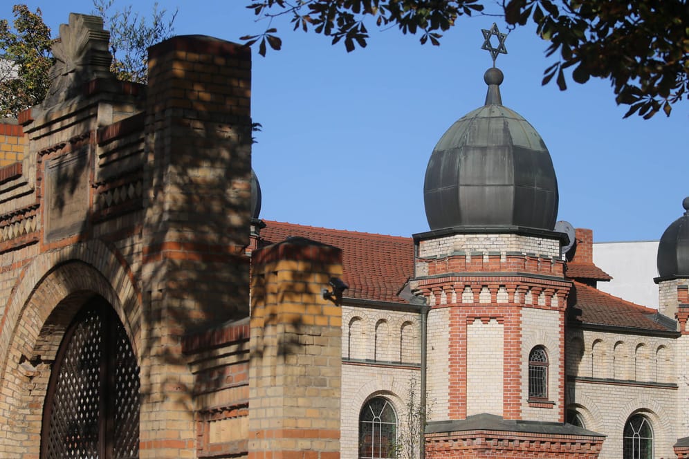Synagoge in Halle: An Jom Kippur, dem höchsten jüdischen Feiertag, versuchte der Rechtsextremist Stephan Balliet in das Gebäude einzudringen.