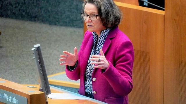 Nordrhein-Westfalens Kommunalministerin Ina Scharrenbach (CDU) Nordrhein-Westfalens Kommunalministerin Ina Scharrenbach (CDU)