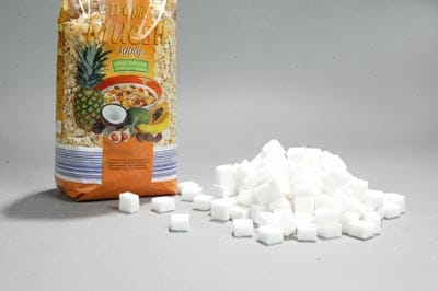 Eine Packung mit einem Kilo Müsli kann je nach Sorte bis zu 133 Würfel Zucker beinhalten.