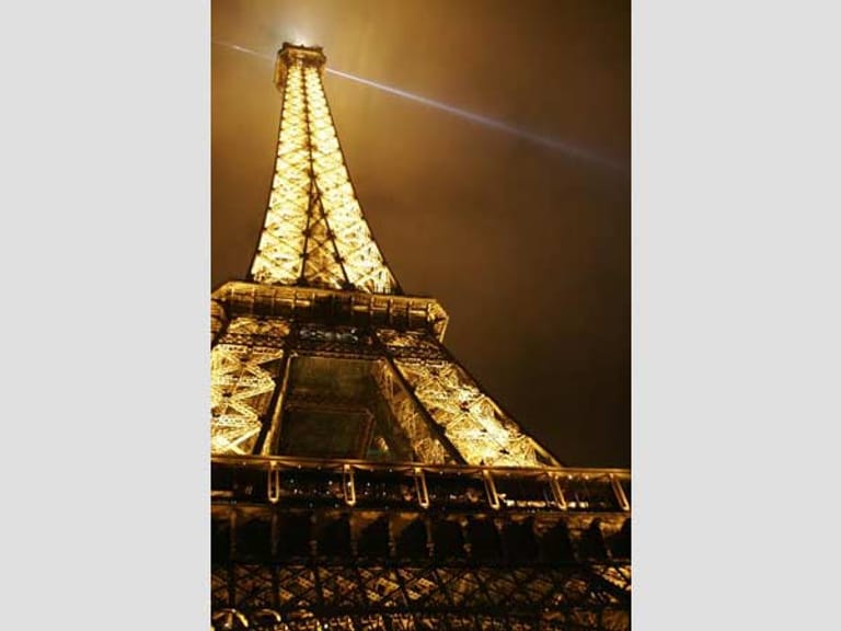 Ein Fotomotiv, das zu jedem Paris-Trip gehört: Der erleuchtete Eifelturm.