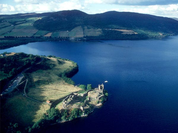 Ruine von Urquhart Castle am Loch Ness