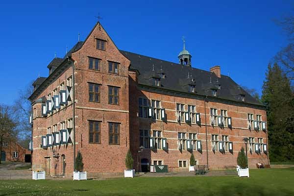 Platz 10 der "GfK-Kaufkraftstudie 2013": Stormarn. Im Landkreis in der Metropolregion Hamburgs verfügen die Einwohner über eine Kaufkraft von 25.127 Euro. Der Index-Wert liegt laut GfK bei 121,9 Prozent.