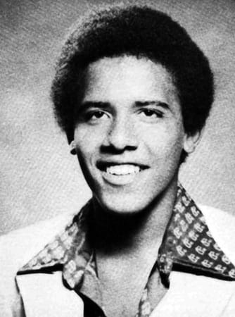 Nach der High School geht Obama zuerst in Los Angeles aufs College, danach beginnt die große Karriere: Er studiert Politikwissenschaften an der Columbia Universität in New York, die zur berühmten "Ivy League" der besten Unis des Landes gehört.