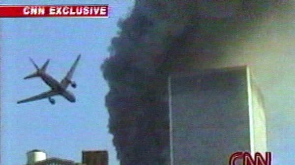 Es war kurz nach neun Uhr. Viele New Yorker waren auf dem Weg zur Arbeit. Nachdem der nördliche Turm des World Trade Centers bereits in Flammen stand, steuerte ein zweiter Jet auf den Südturm zu.