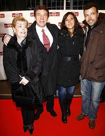 Otto Rehhagel mit seiner Ehefrau Beate, Schwiegertochter Tina und Sohn Jens.