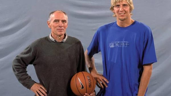 Dirk Nowitzki: Mit Entdecker Holger Geschwindner.