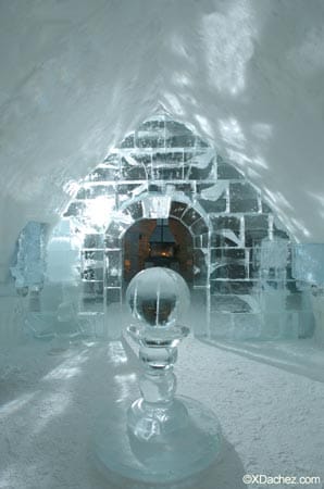 Der Eis-Palast ist Nordamerikas einziges Eishotel. Er wird jedes Jahr aufs Neue aufgebaut. Fünf Wochen brauchen die Konstrukteure.