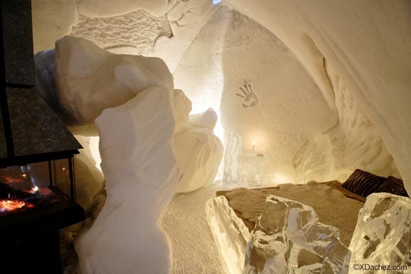 Für jede Schlafstätte haben sich die Künstler etwas Eigenes einfallen lassen: So verfügt ein Zimmer über eine aus Eis geformte Bar mit Kamin, in der größten und teuersten Suite finden sich aus Schnee geschnitzte Ornamente an den Wänden.