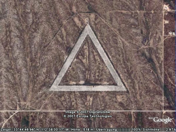 Gigantisches Dreieck in der Nähe von Phoenix im US-Bundesstaat Arizone
