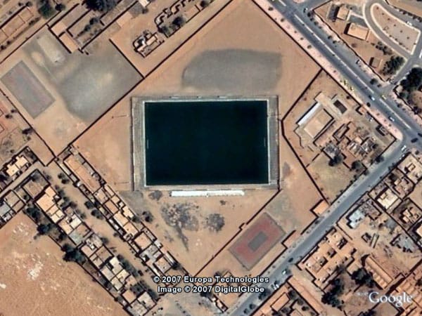 Im algerischen Adrar findet sich ein Objekt in Form eines riesigen Plasma-Fernsehers