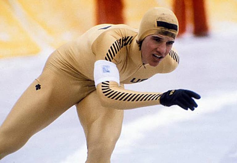 Bei der Farbwahl seines Rennanzugs beweist Eisschnellläufer Eric Heiden ein gutes Gespür. Passend zum goldenen Overall gelingt es ihm, bei den Olympischen Winterspielen 1980 in Lake Placid alle fünf Goldmedaillen, die zu vergeben sind, zu gewinnen - von der 500-Meter-Sprint- bis zur 10.000-Meter-Marathonstrecke.