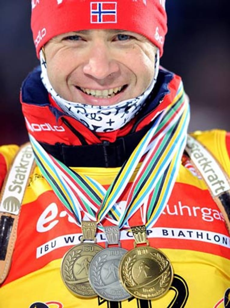 Der Norweger Ole Einar Bjørndalen gilt als der bislang erfolgreichste Biathlet. Er gewinnt bei Weltmeisterschaften, Olympischen Winterspielen und im Biathlon-Weltcup alles, was zu gewinnen ist. Einen seiner größten Erfolge feiert Bjørndalen bei den Olympischen Winterspielen 2002, als er alle vier dort ausgetragenen Biathlon-Wettbewerbe für sich entscheidet. Zudem gelingt dem Ausnahmeathleten 2006 das Kunststück, auch bei den Langläufern einen Weltcupsieg zu erringen.