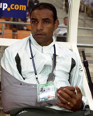 Schuster, bleib bei deinen Leisten... Brasiliens Spielmacher Emerson kugelte sich unmittelbar vor der WM 2002 im Trainingsspielchen die Schulter aus - als Torwart. Den späteren Titelgewinn seiner Kollegen erlebte der frühere Leverkusener nur als Zuschauer.