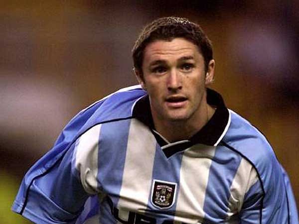 Und noch eine Verletzung im Wohnzimmer: Robbie Keane riss sich in seiner Zeit bei den Wolverhampton Wanderers einige Bänder, als er lässig mit den Füßen nach der Fernbedienung des Fernsehers angelte. Und noch eine Verletzung im Wohnzimmer: Robbie Keane riss sich in seiner Zeit bei den Wolverhampton Wanderers einige Bänder, als er lässig mit den Füßen nach der Fernbedienung des Fernsehers angelte.